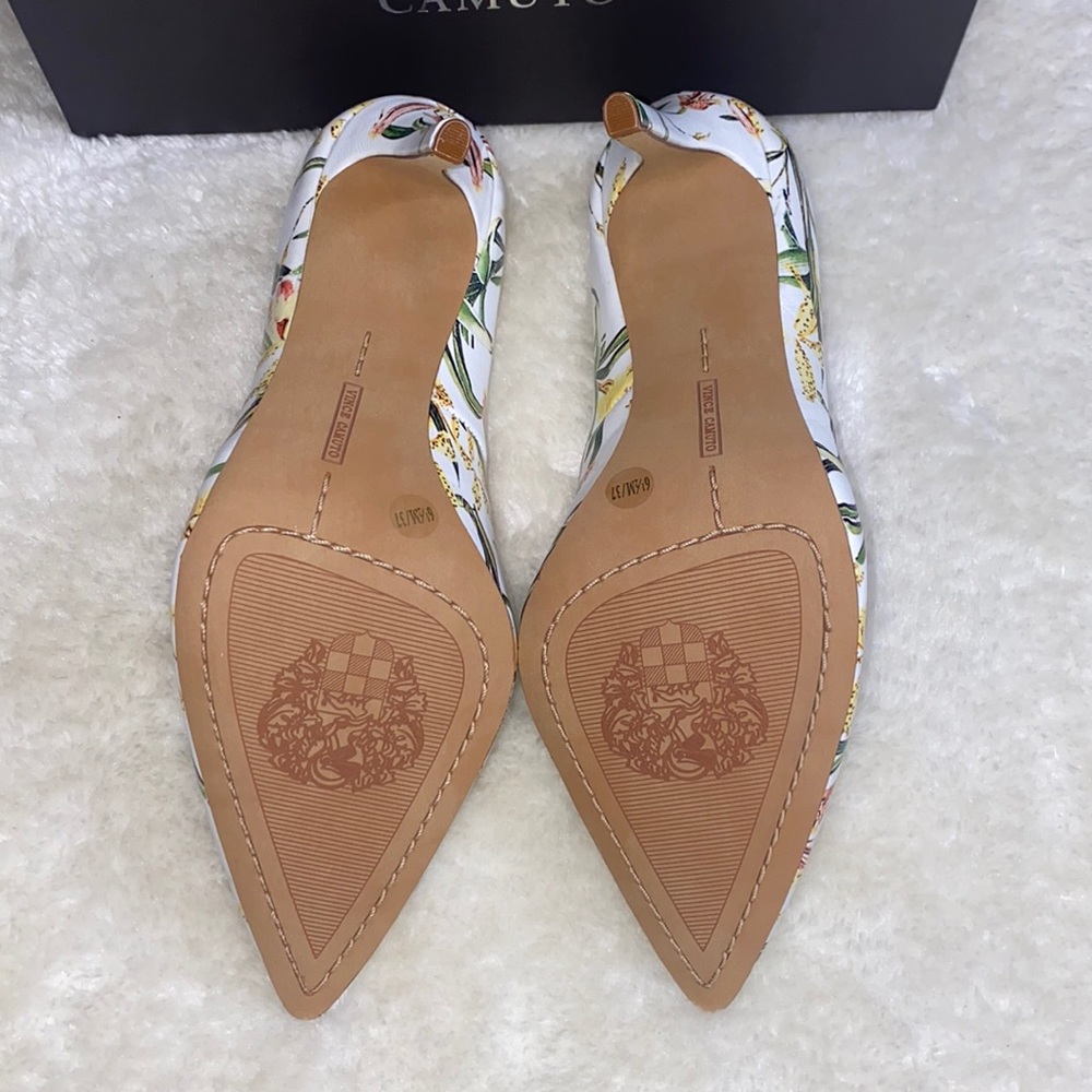 Vince Camuto Savilla Leather Floral Palm Print Pointed Toe Pumps (#301) - Picture 6 of 6